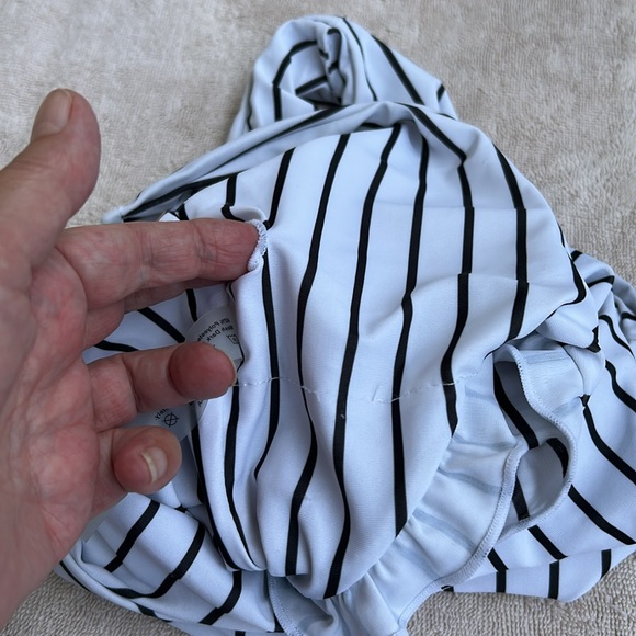 Stripe/ ruffle swimsuit - Picture 3 of 6